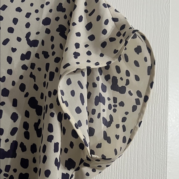 Cabi - Picture 3 of 4